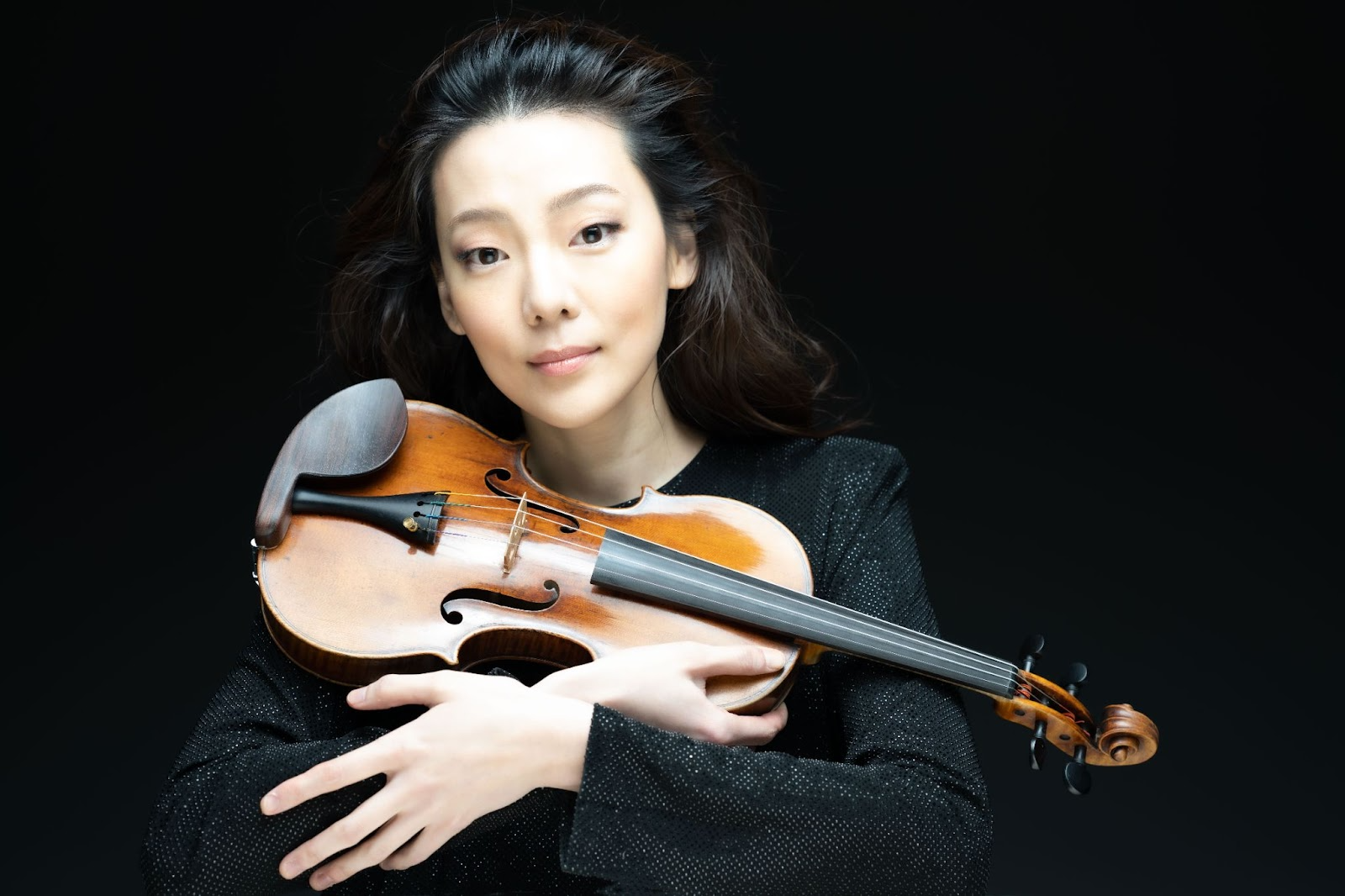 Clara-Jumi Kang X Antwerp Symphony Orchestra  Datum & Tijd: 25/10/2025 (Za), 20:00 uur Locatie: Koningin Elisabethzaal, Antwerpen InfoTickets & Informatie:  https://www.antwerpsymphonyorchestra.be/nl/programma/het-vioolconcerto-van-sibelius-4w6x    Wees getuige van Sibelius's grootse Vioolconcert, doordrenkt met noordelijke passie en lyriek, uitgevoerd met de verfijnde en krachtige virtuositeit van Clara-Jumi Kang. Dramatische werken van Hillborg en Williams maken de onvergetelijke muzikale avond compleet.