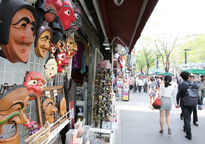 Insa-dong. One of the most popular destinations among foreign tourists in Seoul, the district is packed with antique shops, art galleries, craft workshops, traditional teahouses, restaurants and bars.